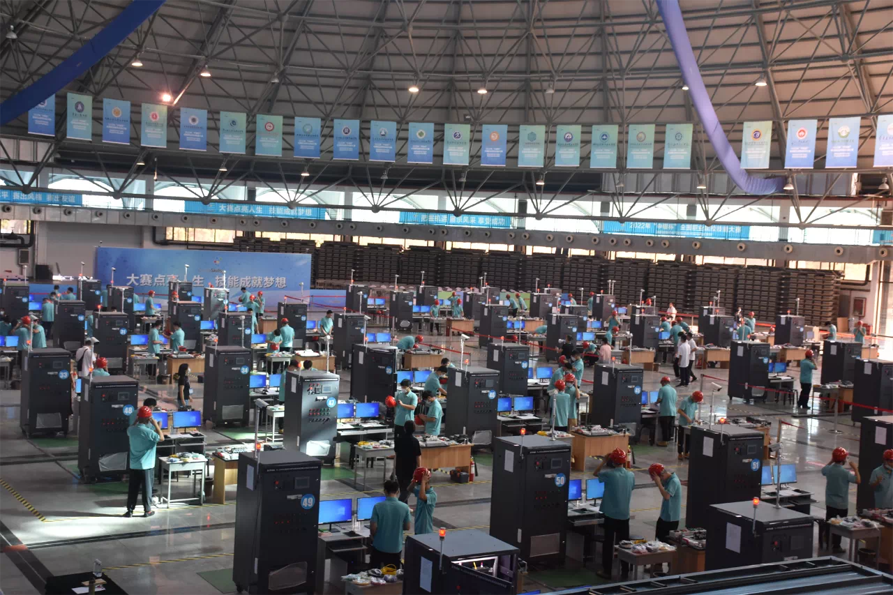 学生参加全国技能大赛现场The scene of students' participation in the National Vocational Skills Competition